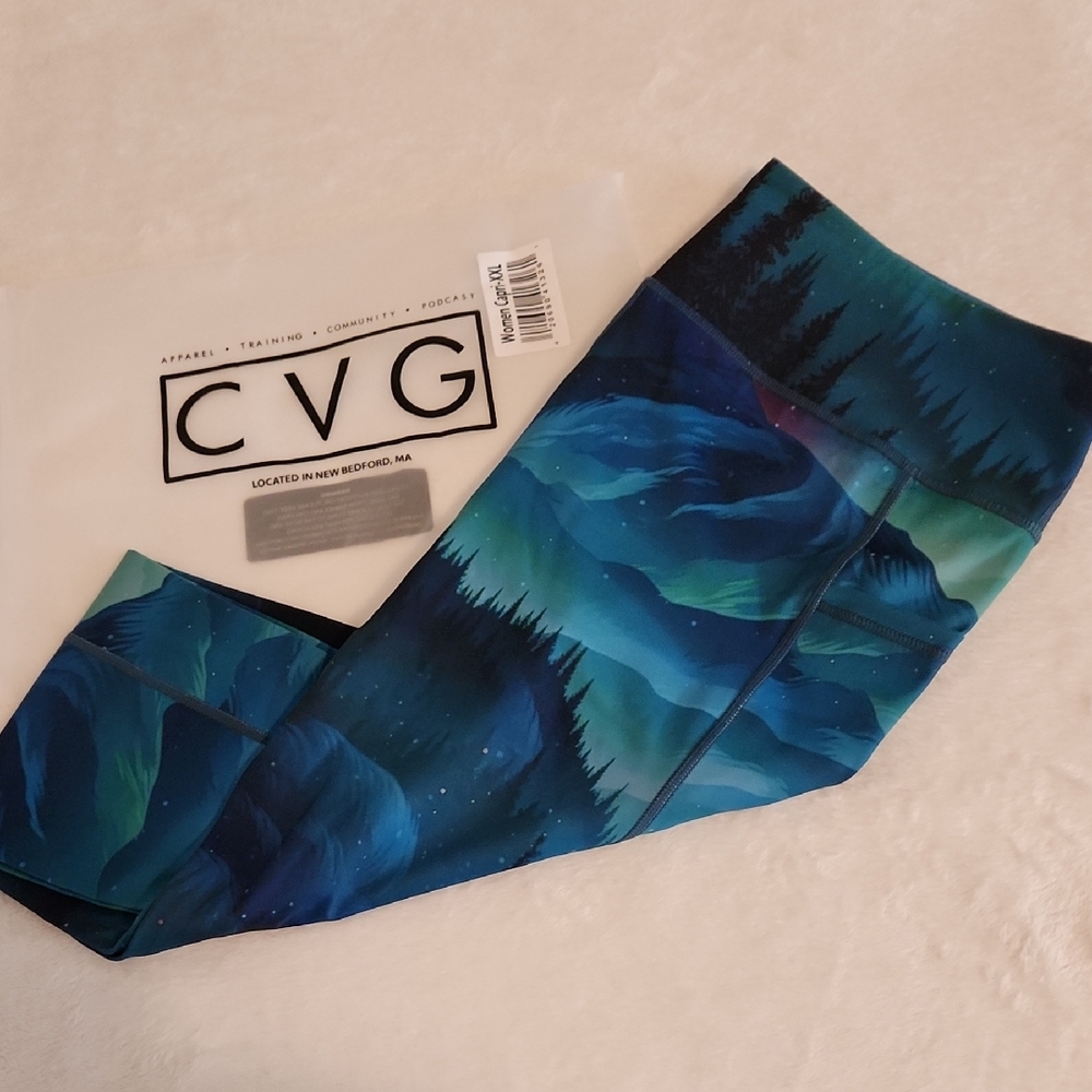 Constantly Varied Gear Blue Green Capri Leggings Dynamic Abstract Design